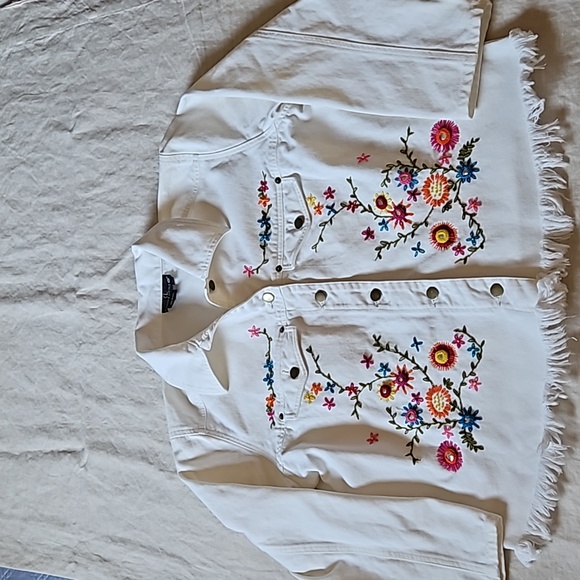 Carole Little white denim jacket  embroidered flowers size 14 - Picture 8 of 12